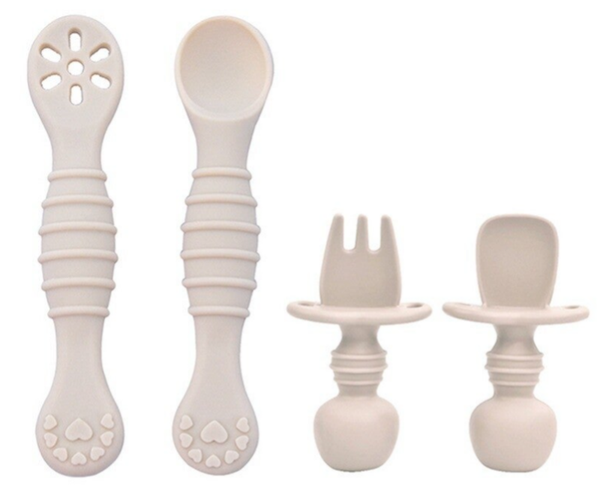 Siliconen Baby Bestekset – 2 Sets (Groot & Klein) – Ergonomische Greep – BPA-vrij – Crème – Vanaf 6 Maanden