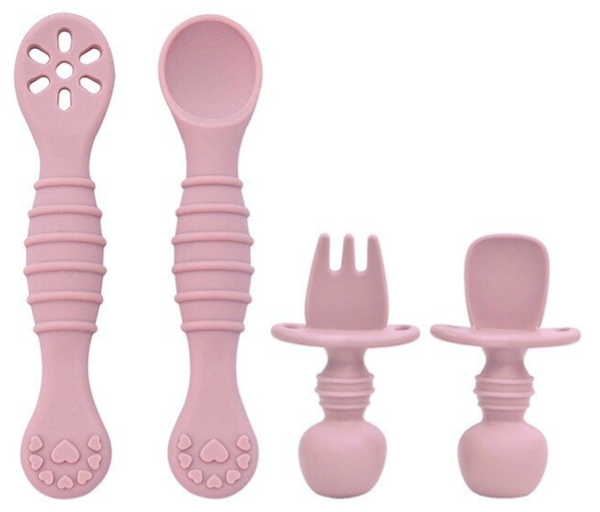 Siliconen Baby Bestekset – 2 Sets (Groot & Klein) – Ergonomische Greep – BPA-vrij – Roze – Vanaf 6 Maanden