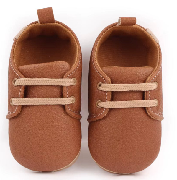 Babyschoentjes 6-12 maanden - baby schoenen maat 19/20 - Effen Bruin - Valt Klein