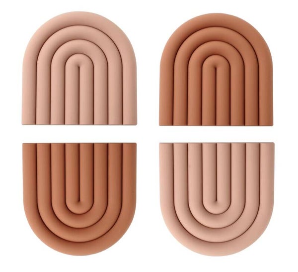Siliconen Onderzetters Regenboog – Set van 4 (2 Roestbruin, 2 Zalmroze) – Hittebestendig & Vaatwasserbestendig – 15×15×0,9 cm