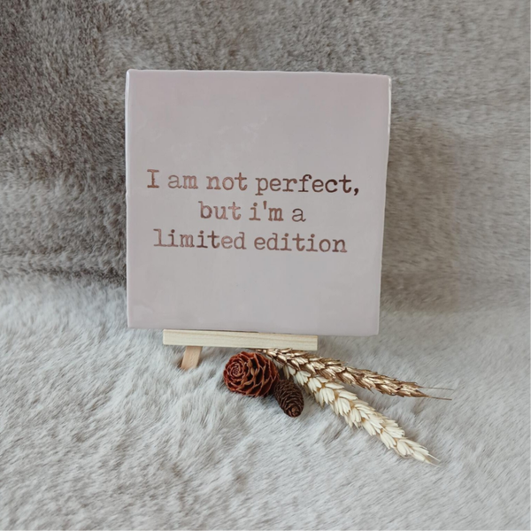 Tekst tegel; I am not perfect, but i'm a limited edition