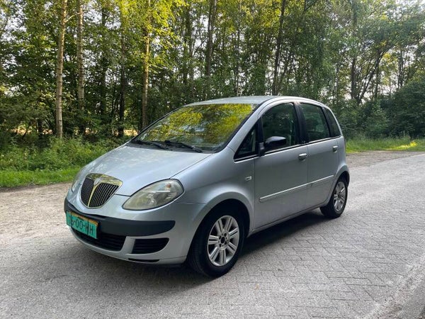 Lancia Musa 1.4-16v hoge instap (fiat idea)