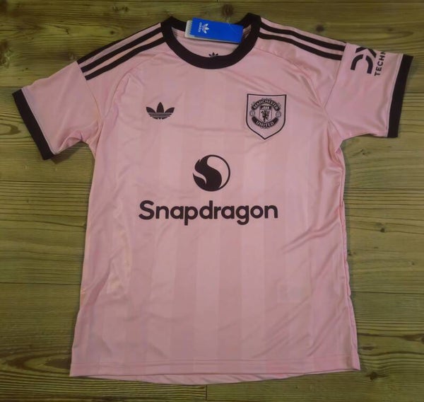 Adults Pink Man United goalkeeper shirt