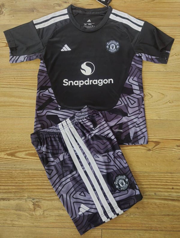 Kids Black Man united Goalkeeper set /kit  26/27 season