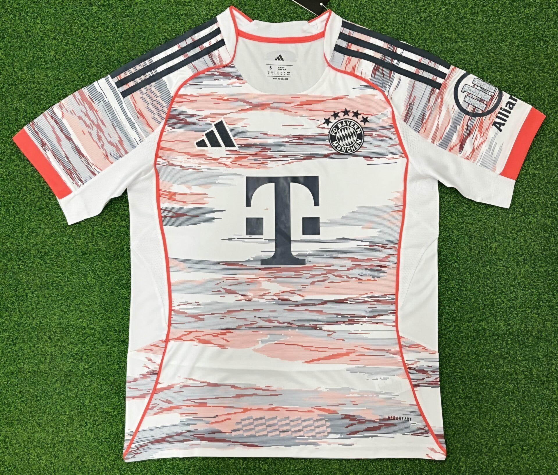 Adults Away Bayern Munich shirts   25 /26 season