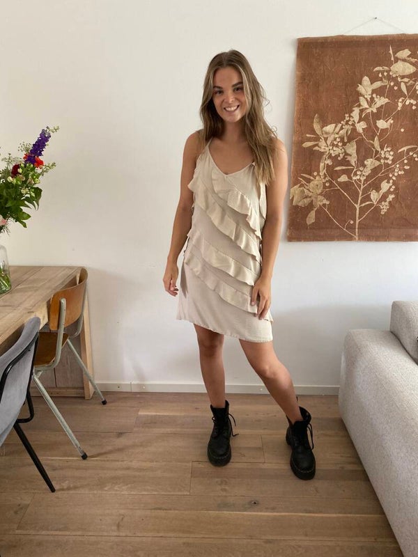 Dress ruffle beige