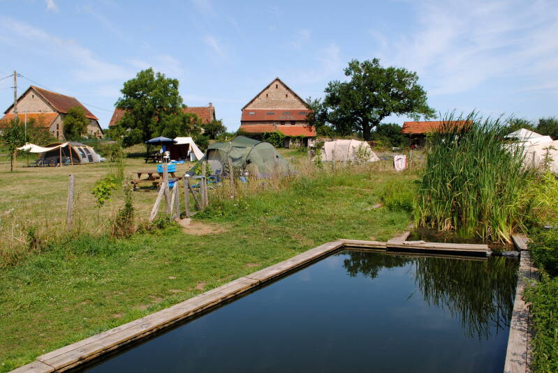 camping-met-zwembad-standard-wb7zcy.jpg