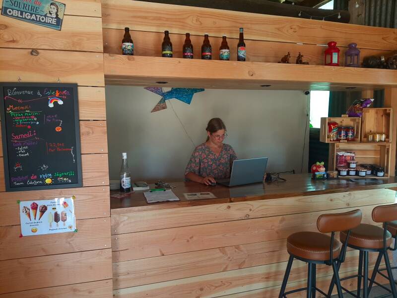 estefana26-9-standard-3j8por.jpg