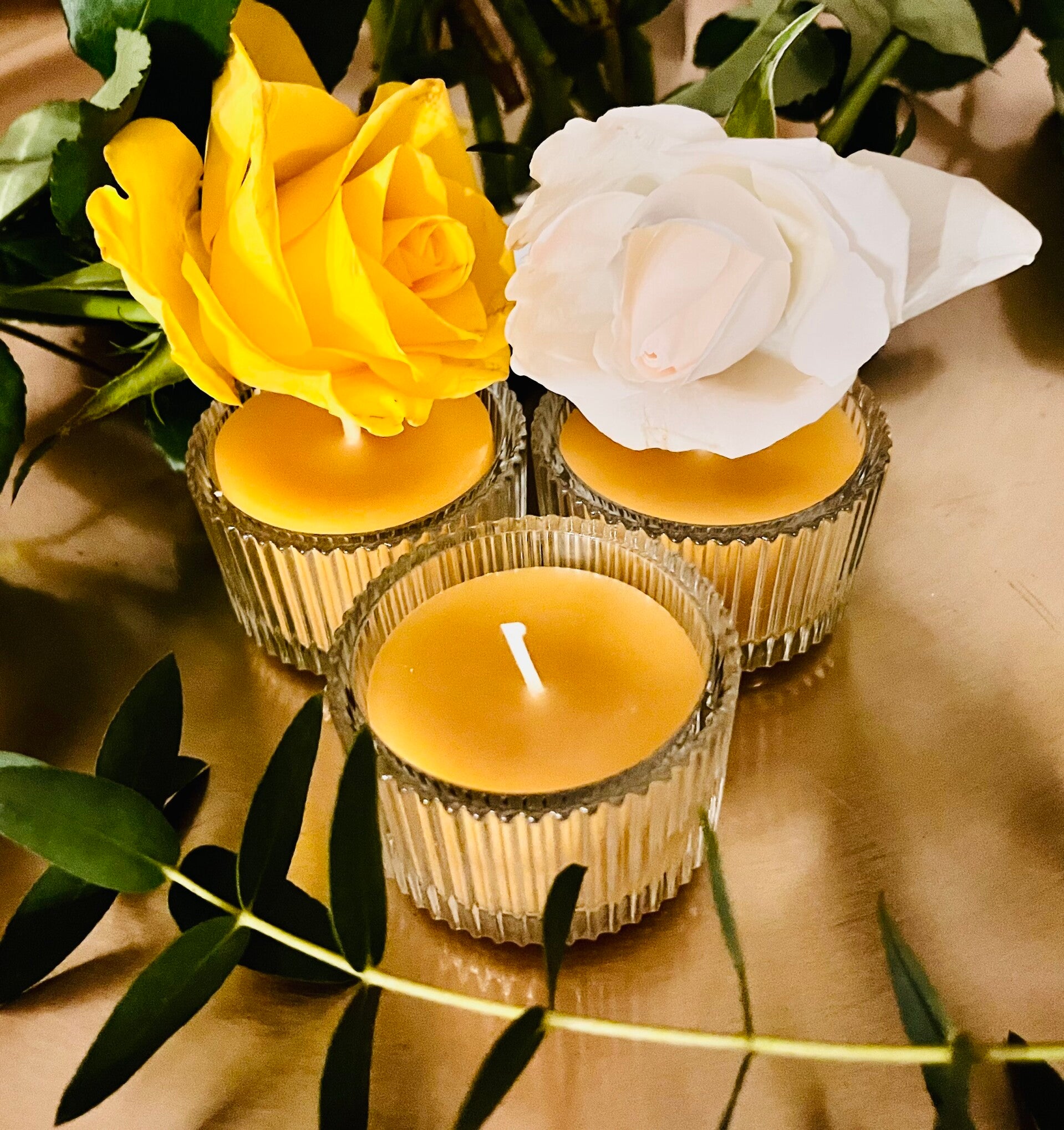 Kerze im Teelichthalter  /  100 % Bienenwachs aus Deutschland