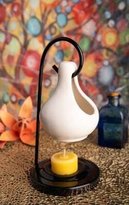 Joy Aromalampe aus Keramik mit Eisenstand