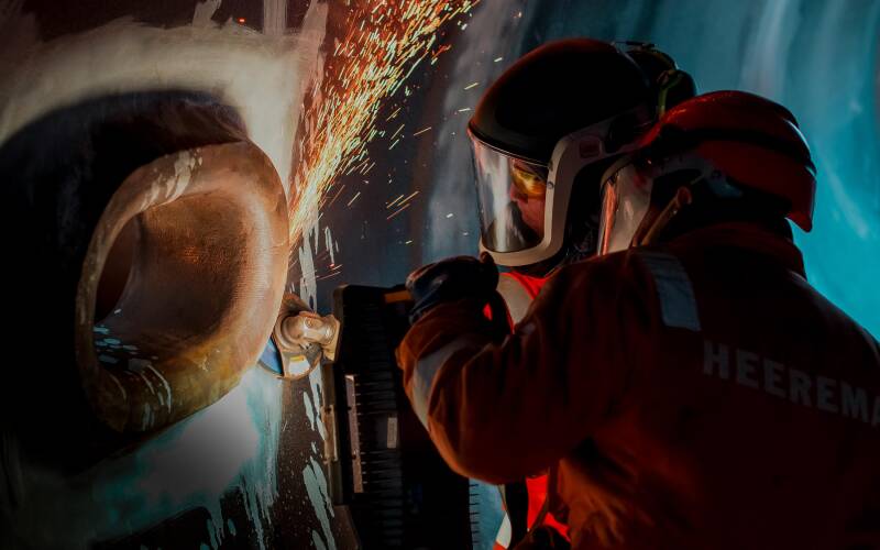 Photo of two riggers performing Abrasive hot work activities  by Offshore Photographer  ©Perrin Oubrie Photography