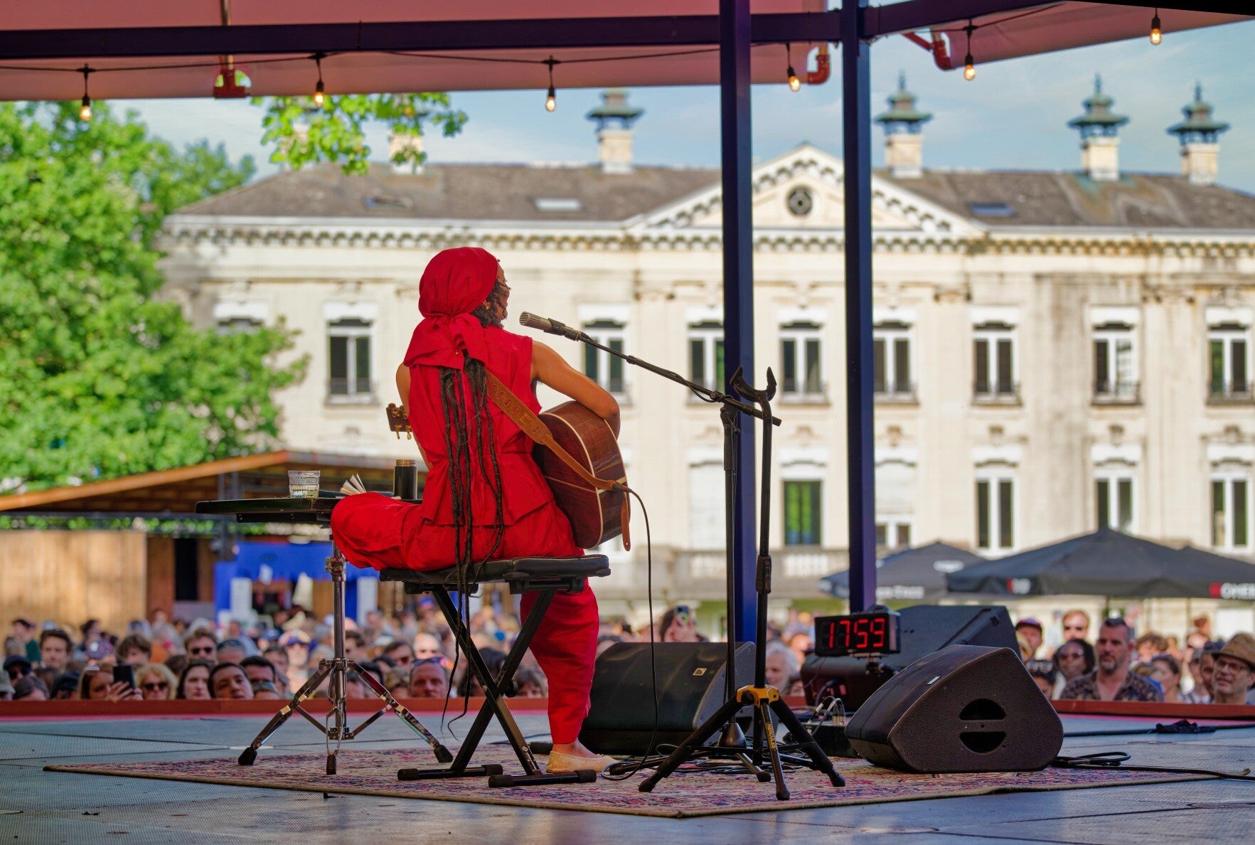 American Folk Singer Annahstasia brought reflection and depth to Jazz Middelheim 2026 with her warm tone and soothing folk songs