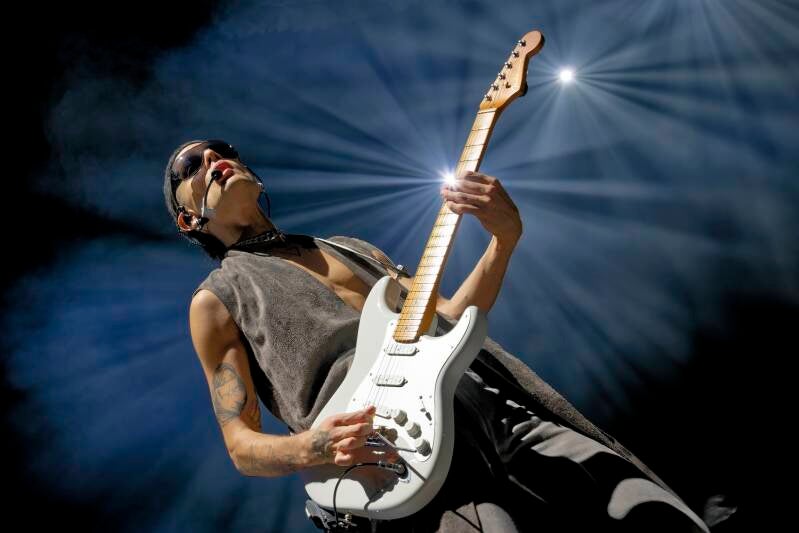 Ca7riel performing  live in AFAS Live Amsterdam during the Free Spirits Tour 2026