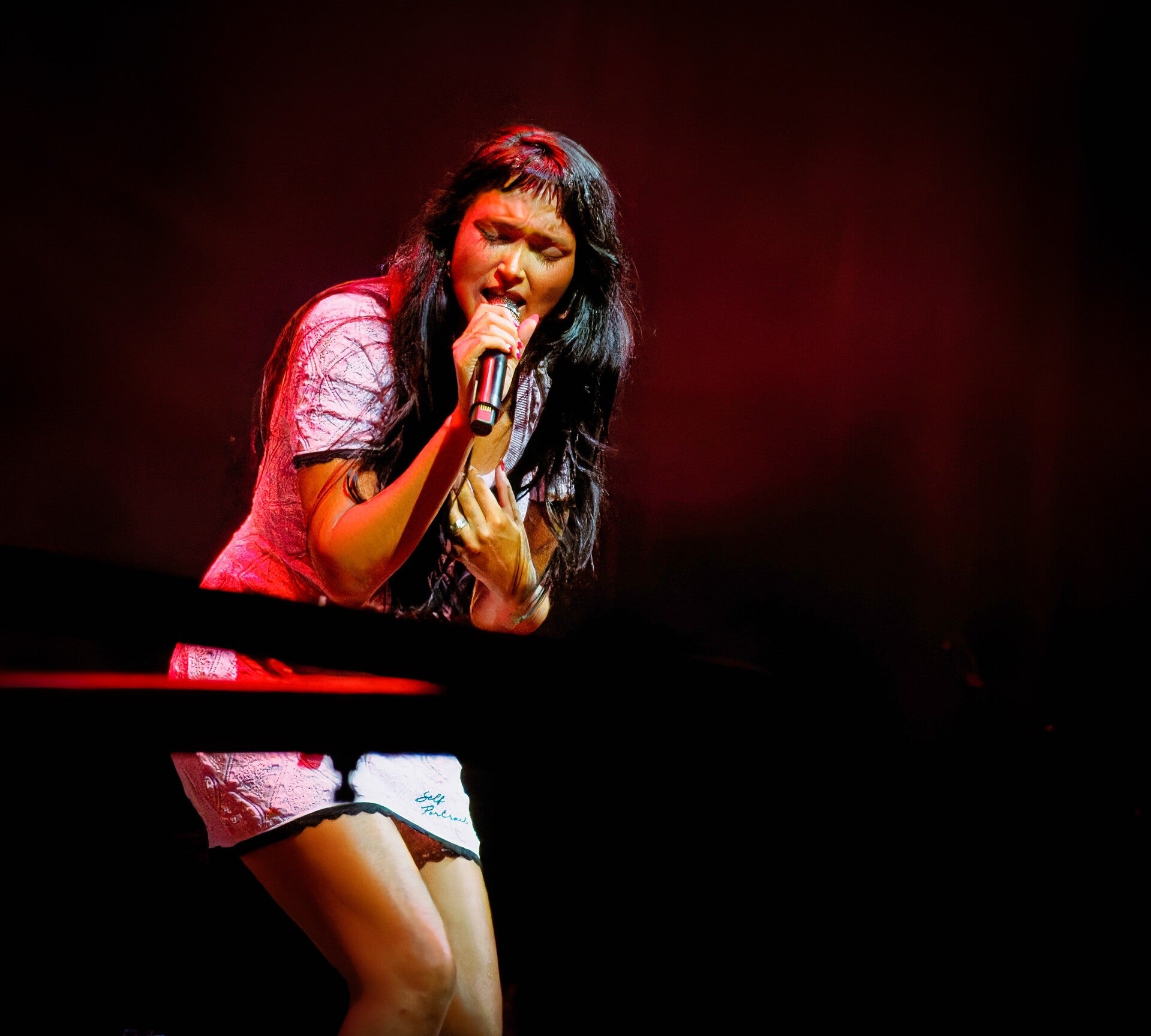 Picture taken from teh crowd with a tiny he Sony RX100 VII compact camera  of Singer Joy  Crookes performing live at North Sea Jazz Festival