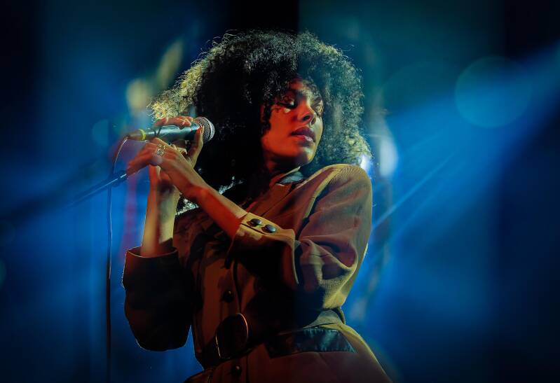 Portrait of Jelisa van Schijndel performing live in the Melkweg Amsterdam