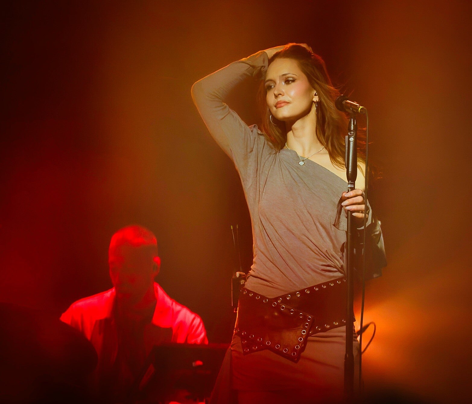 Katie Tupper performing live in the Melkweg Amsterdam during her last night  of the Greyhound Tour 2026