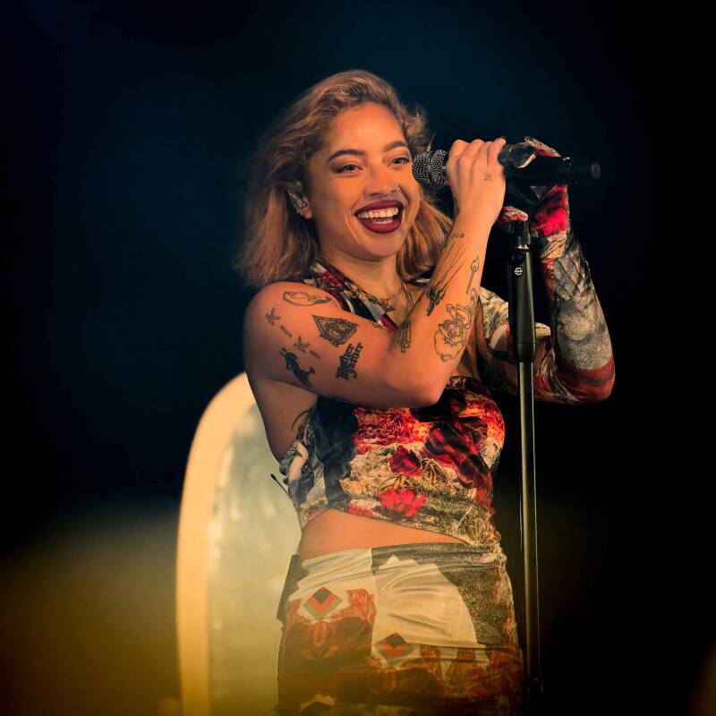 Kiana Lede performing live during her Grudges Tour in de Melkweg Amsterdam