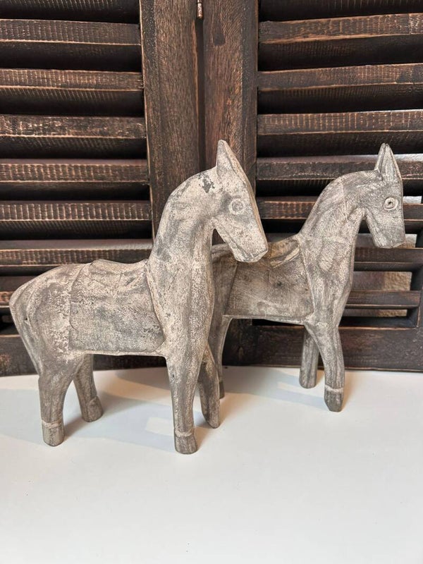 Houten paarden beeld