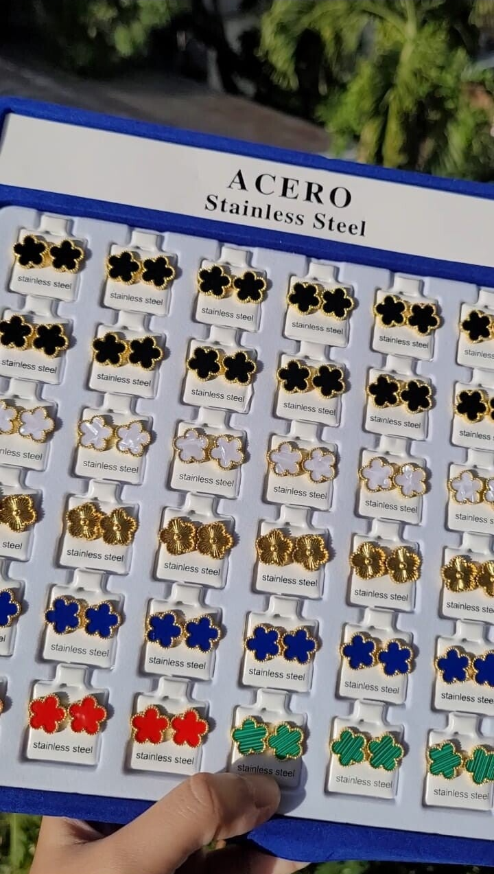 Petite boucle d'oreille tréfle