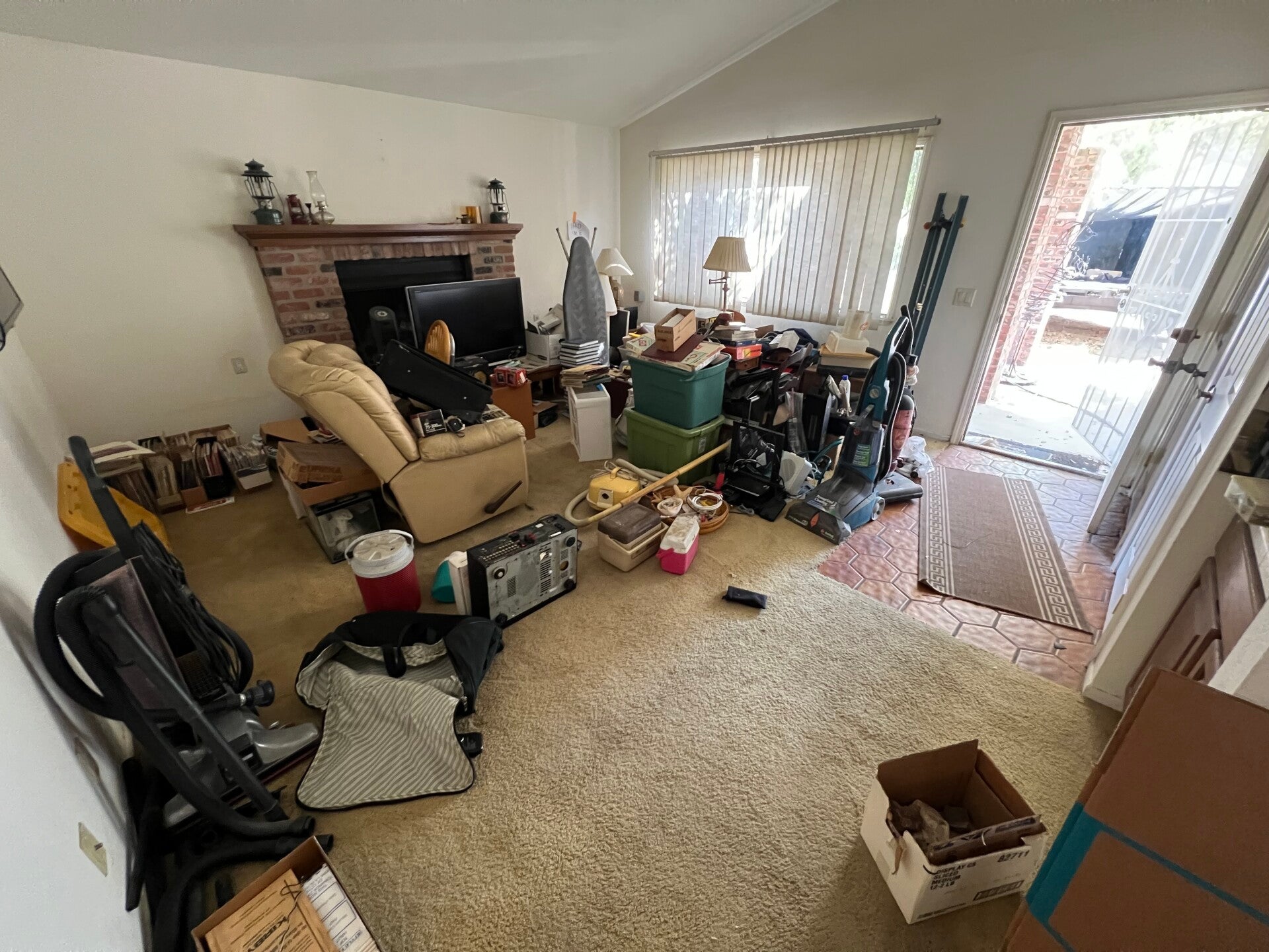 Fast, affordable junk removal by BM Service LLC. Serving Indio, La Quinta, Palm Desert & Palm Springs. Call 760-600-6882 today! https://www.junkremovalbm.com/
