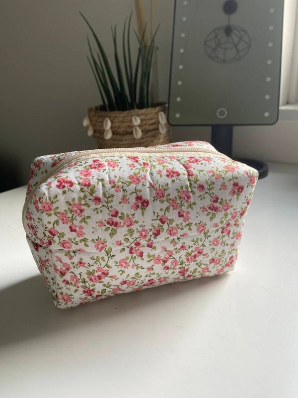 Make-up bag flowers