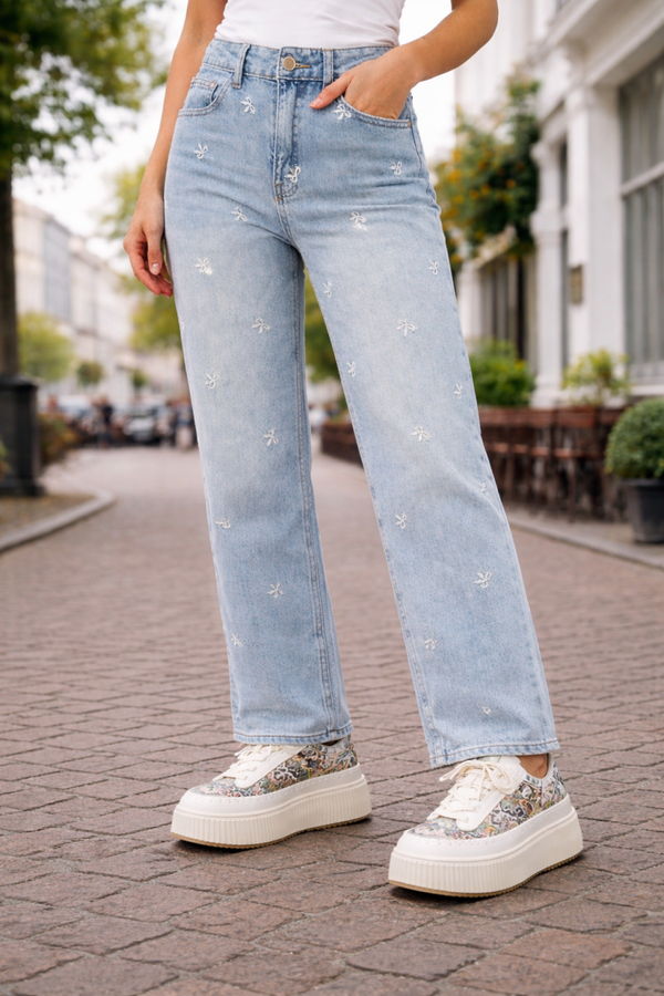 Jeans: Wide Leg Strikjes