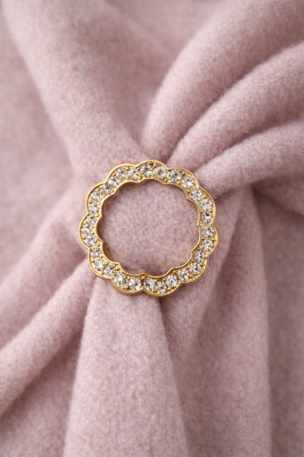 Accessoire: Sjaal en kledingring Bloem