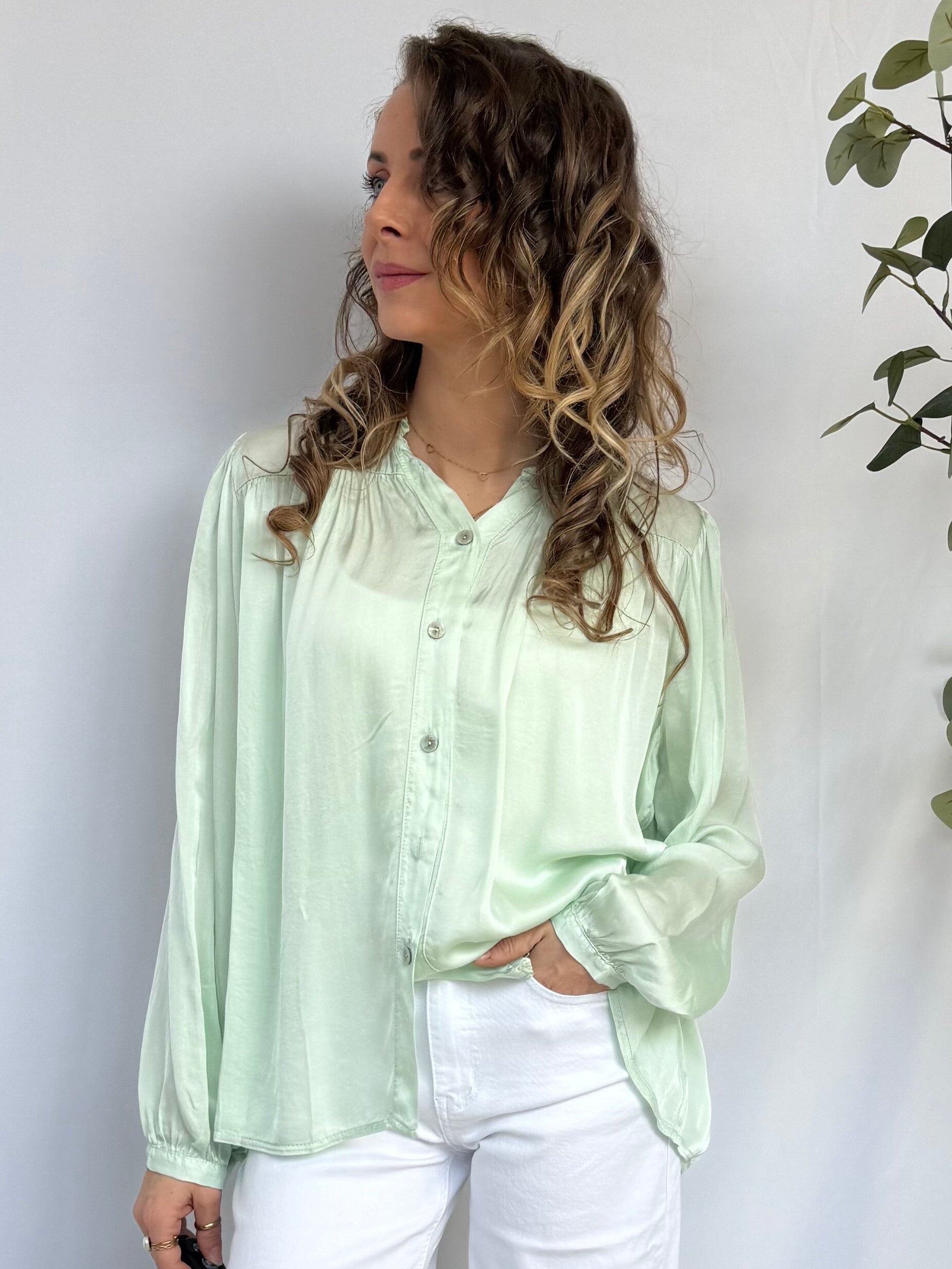 Blouse: Satin Chic Mint