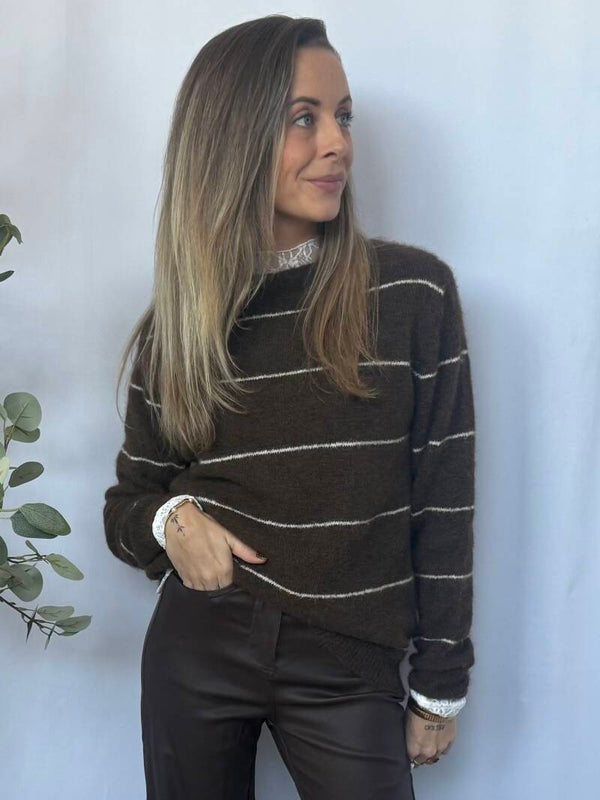 Trui: Cozy Line Bruin