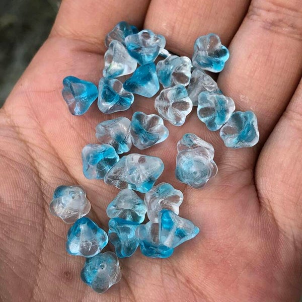 Tsjechisch glas - transparant blauwe kelkjes 8mm | per 25 stuks