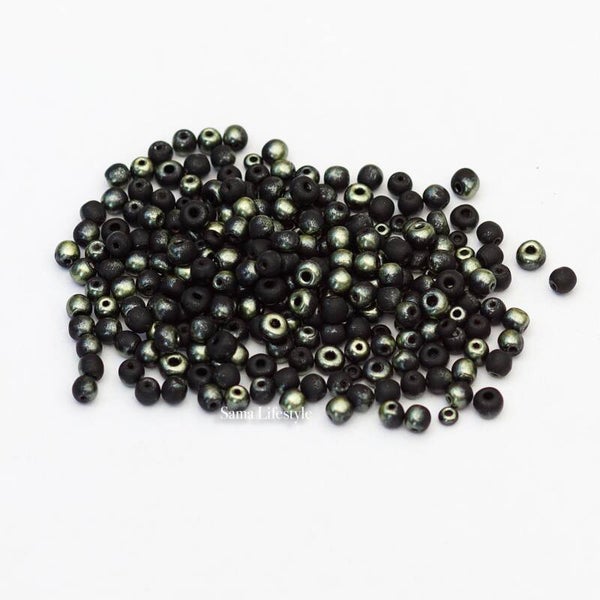 Tsjechisch glas - Czech rocailles zwart / groen 4mm | per 20 gram