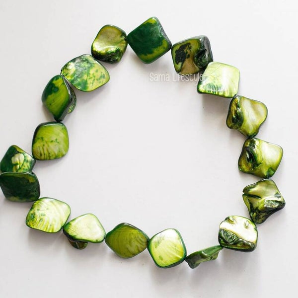 Schelp - bijgekleurde schelp chips groen 20mm | per streng
