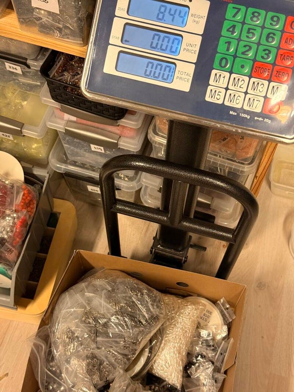 8,5 kg onderdelen en kralen