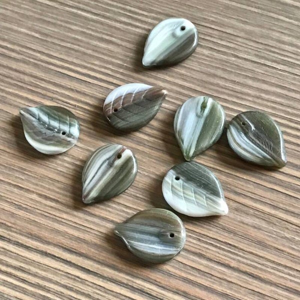 Tsjechisch glas - bruin witte blaadjes | per 7 stuks