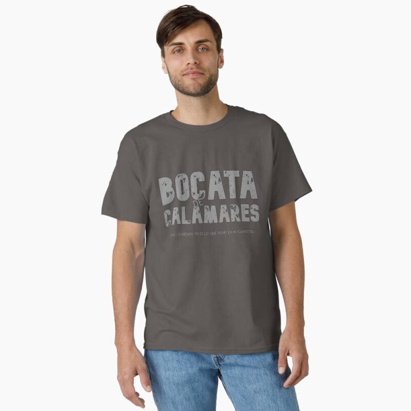 Maqueta de la camiseta "Bocata de calamares" en la plataforma Redbubble, lista para su impresión y venta.