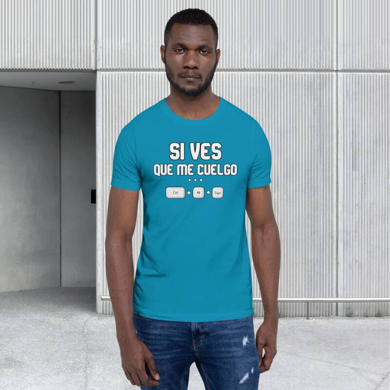 Hombre con camiseta "Si ves que me cuelgo" (CTRL+ALT+SUPR), en pose de humor y conocimiento tecnológico.