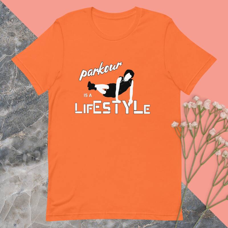 Parkour is a lifestyle con la imagen de un deportista haciendo el típico salto de verja por encima de la palabra Lifestyle Camisetas deporte