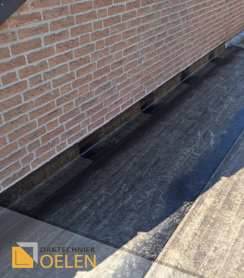 Nieuw plat dak met isolatie, kwaliteit dak, lange levensduur dak, Daktechniek Oelen, uw dakdekkersbedrijf voor Hoogeveen en omstreken!      Dakdekker Hoogeveen   Dakdekker Coevorden   Dakdekker Hollandscheveld   Dakdekker Noordscheschut   Dakdekker Elim