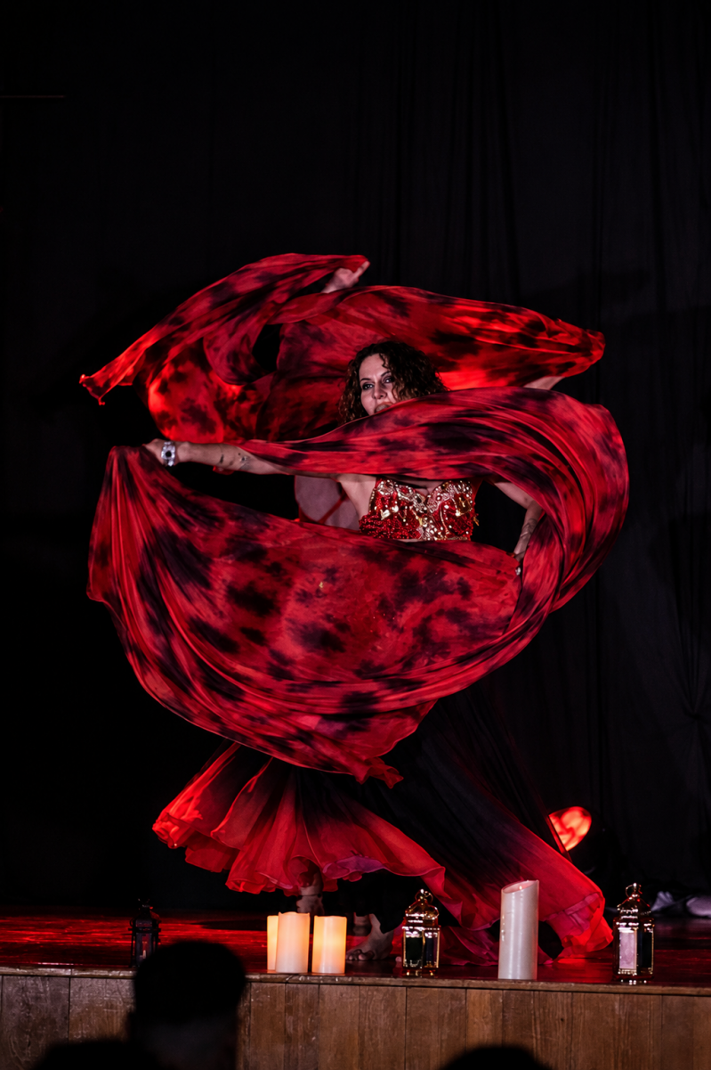 Danseuse orientale avec voile 
