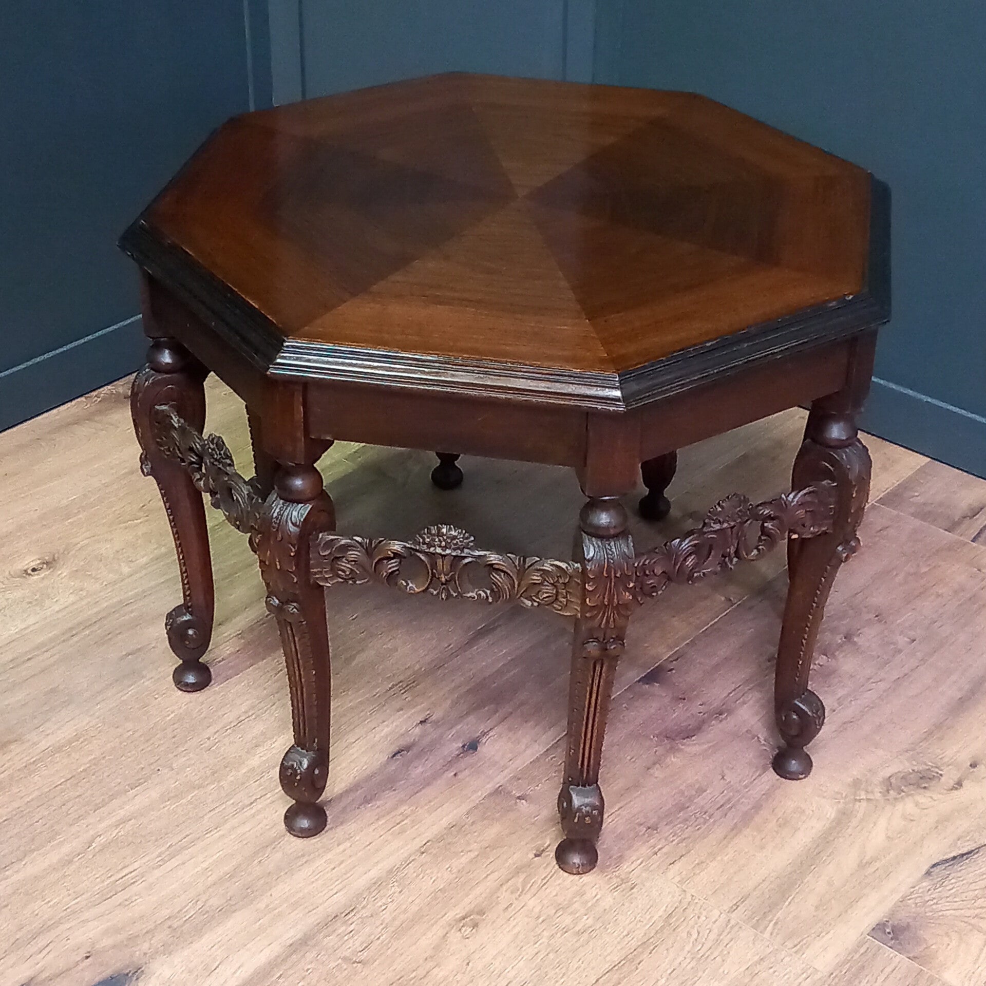 Octogonale salontafel of bijzettafel