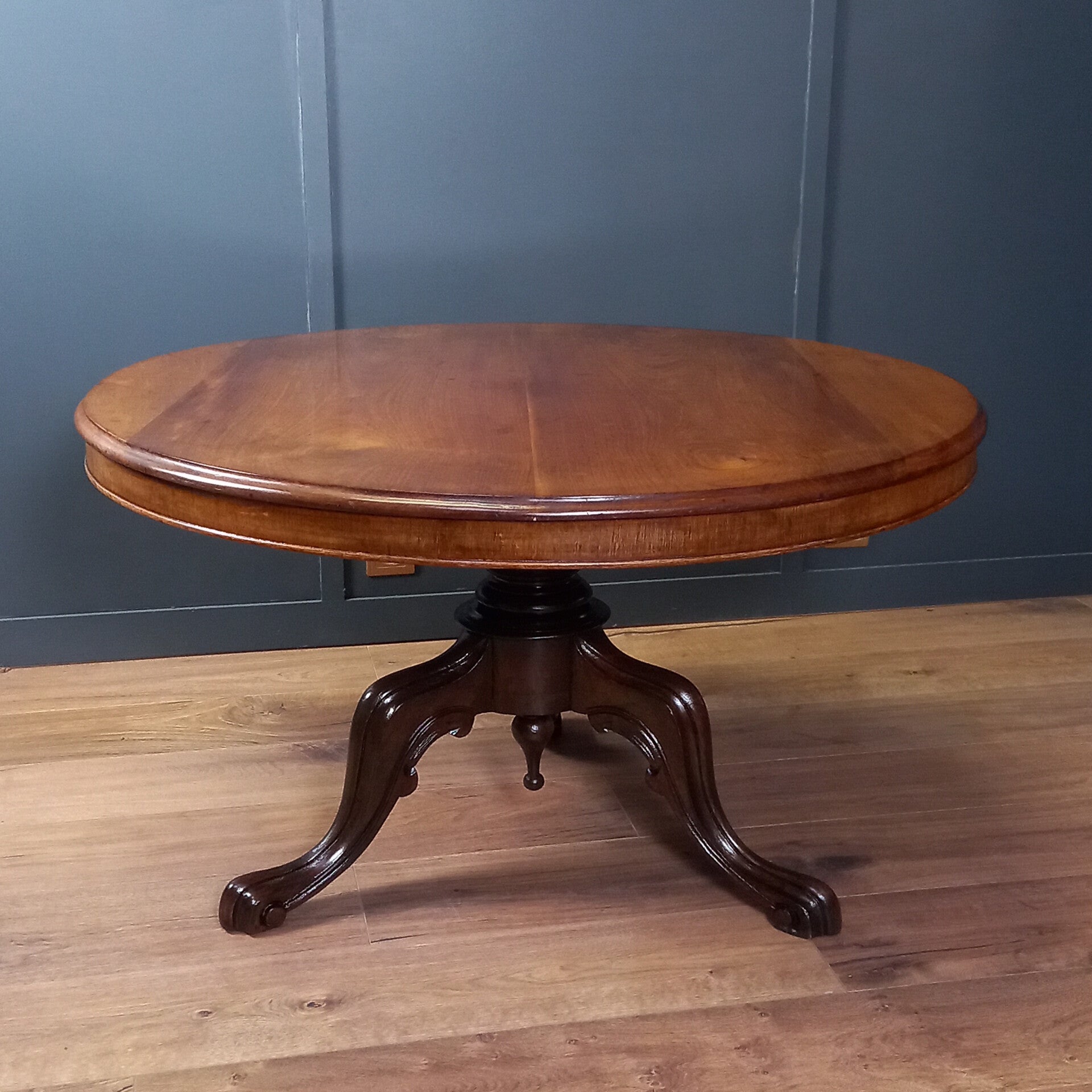 Engelse Tilttop salontafel uit 1830