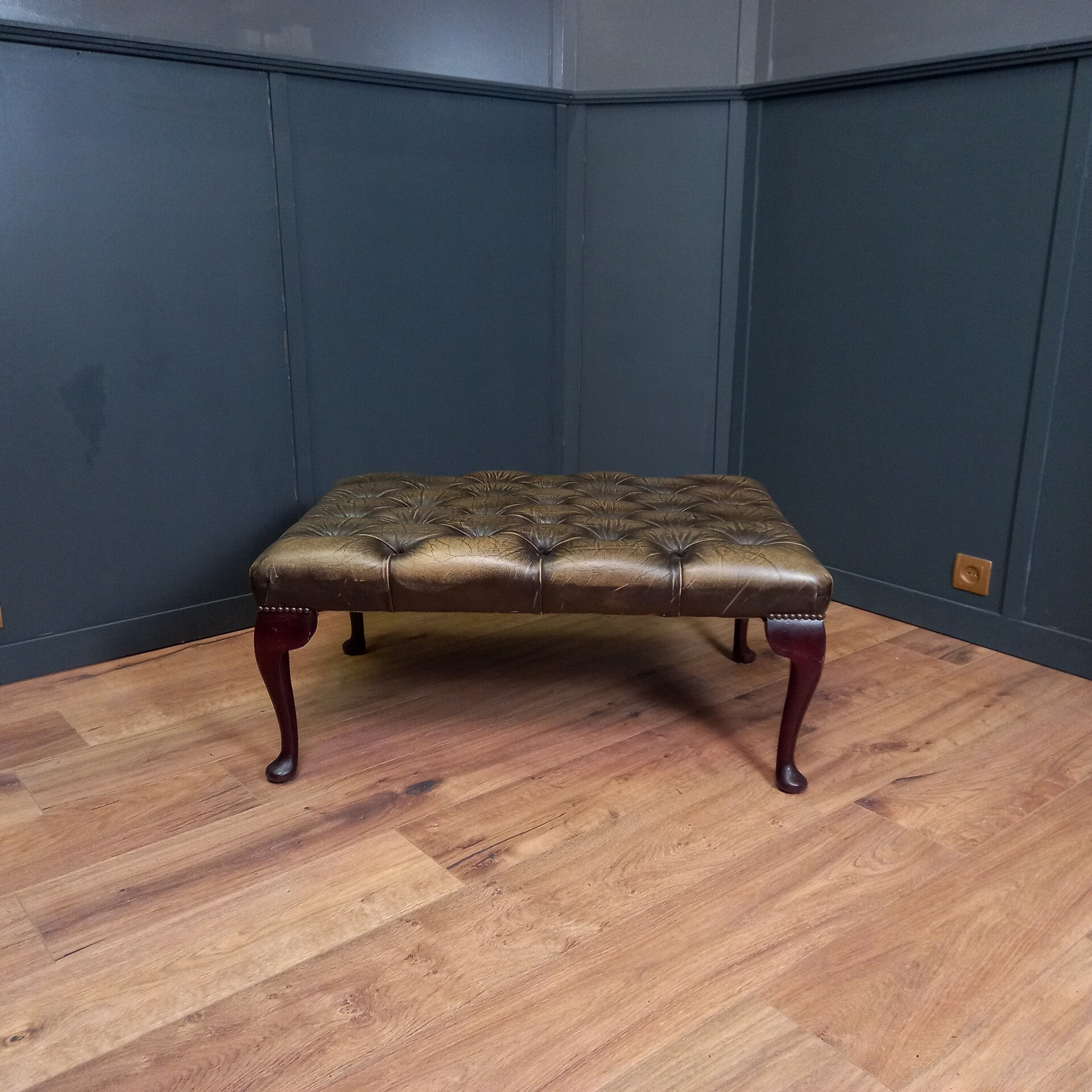 Vintage leren Chesterfield Hocker