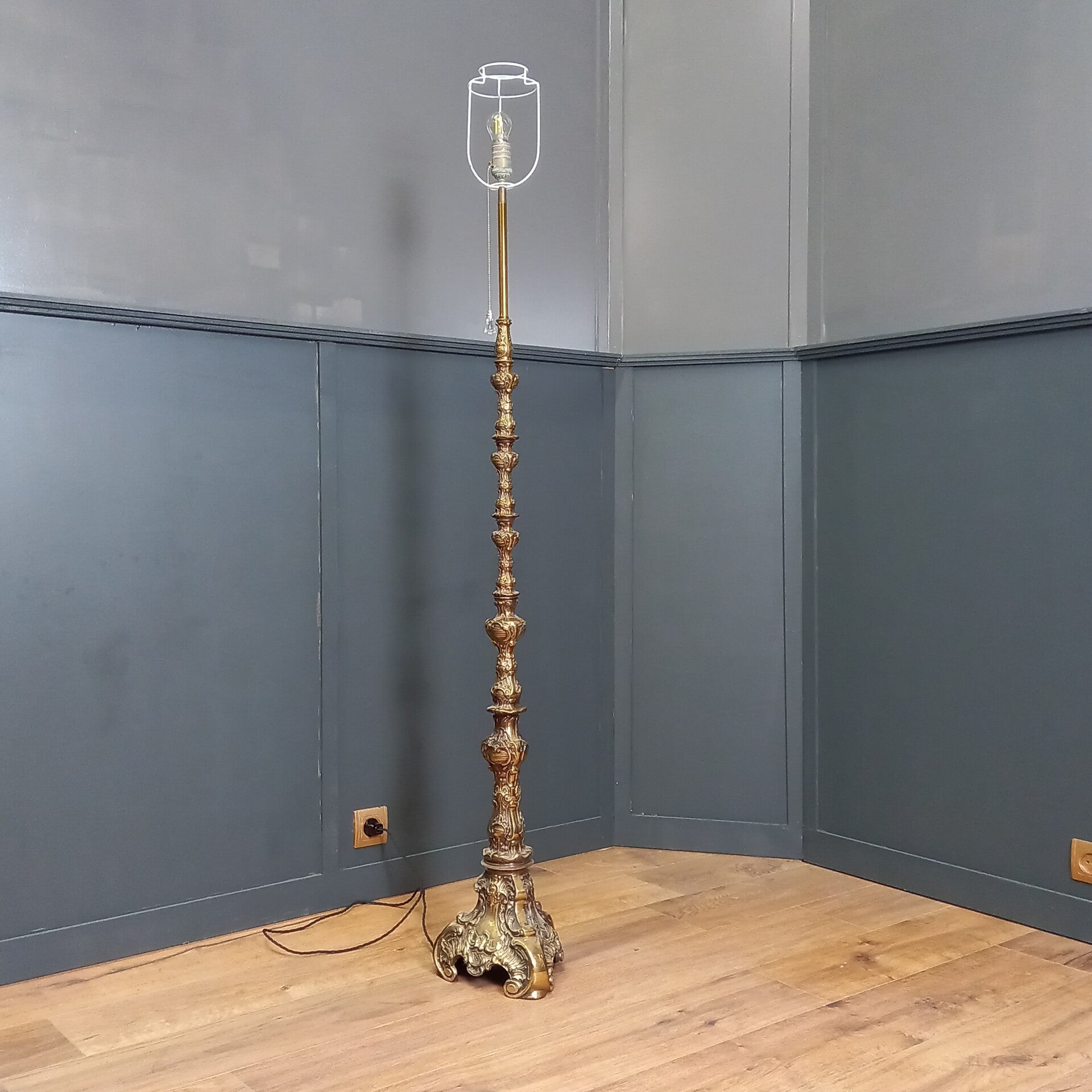 Franse Barok staande bronzen schemerlamp