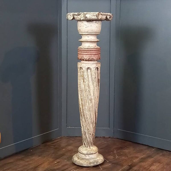 Vintage houten piëdestal in neoclassicistische stijl