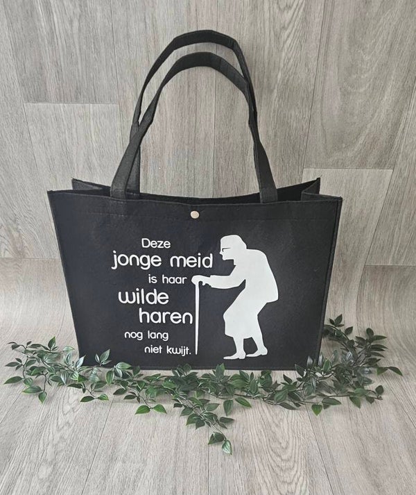 Vilten tas | Deze jonge meid is haar wilde haren nog lang niet kwijt