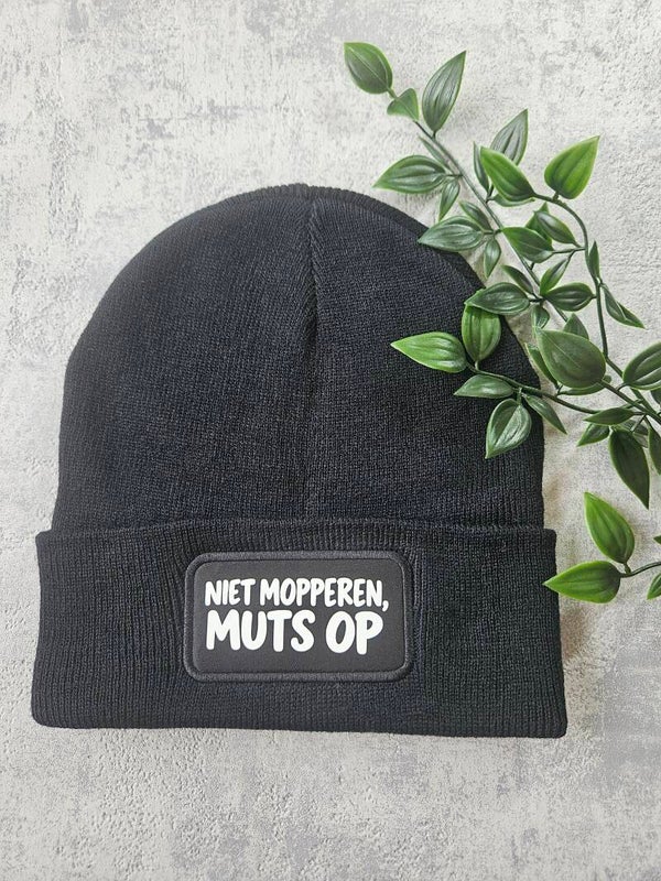 Muts | Niet mopperen muts op