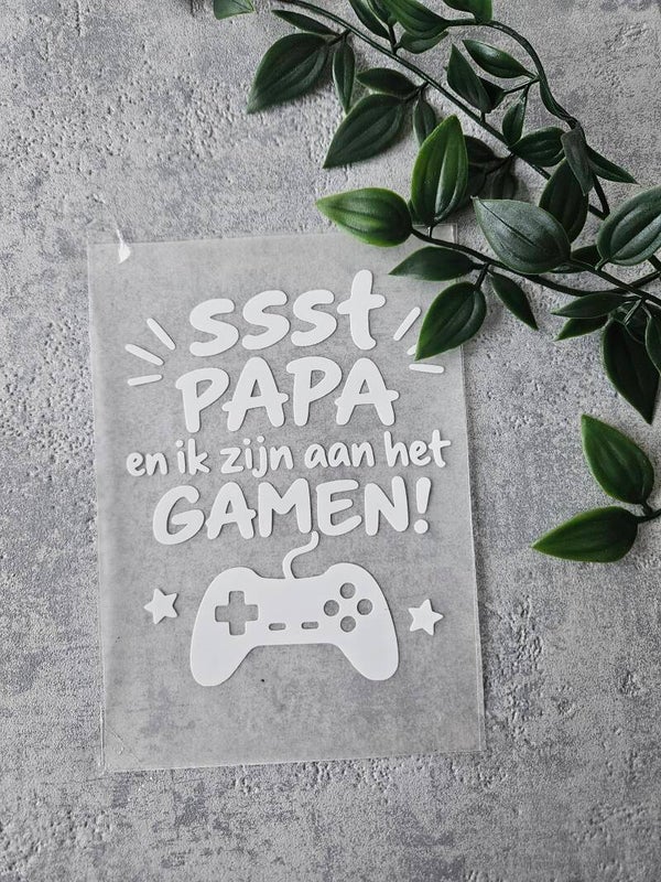 Strijkapplicatie | Ssst… papa en ik zijn aan het gamen!