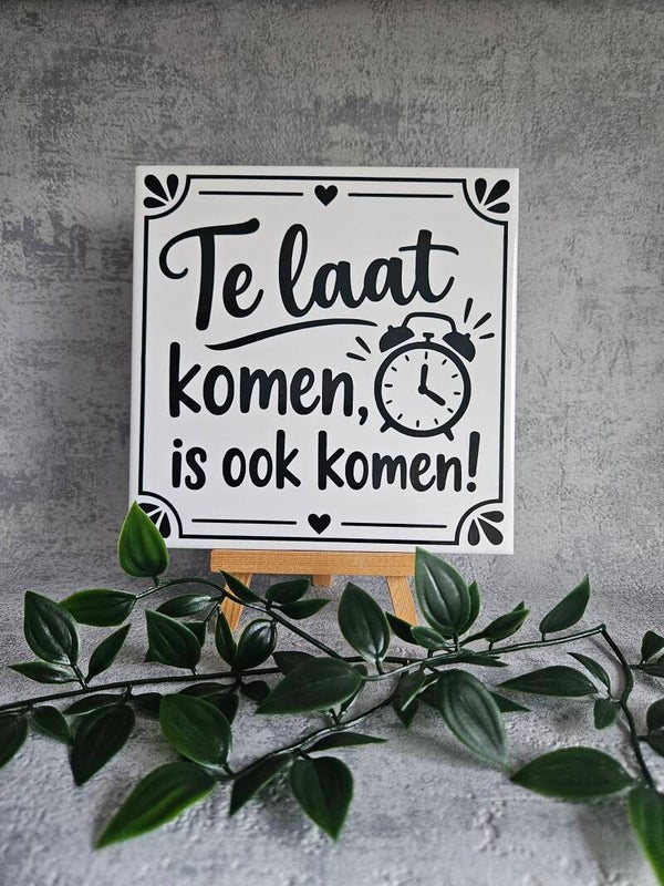 Tegeltje | Te laat komen, is ook komen