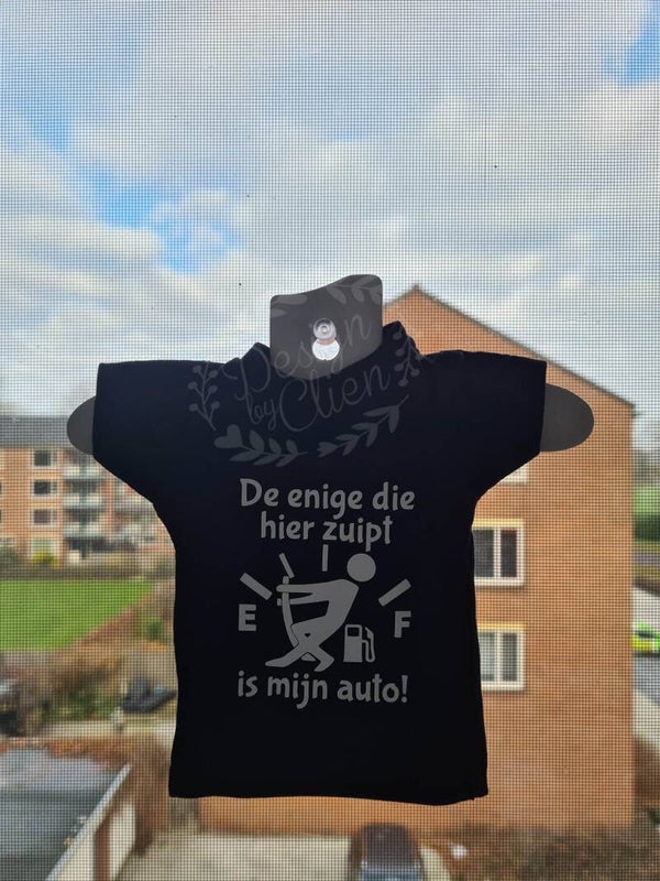 Mini T-shirt | De enige die hier zuipt is mijn auto