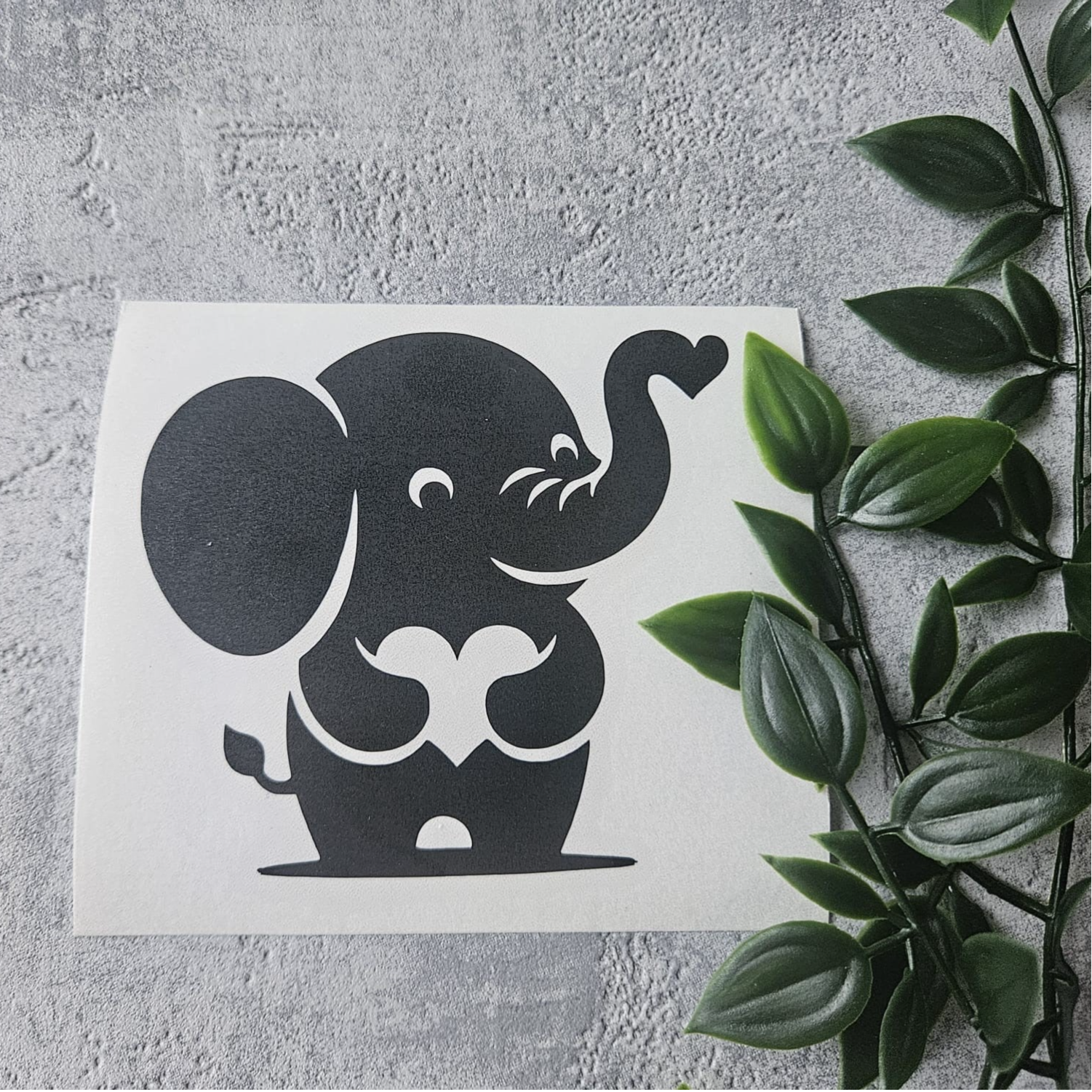 Sticker | Olifantje met hartje op de buik